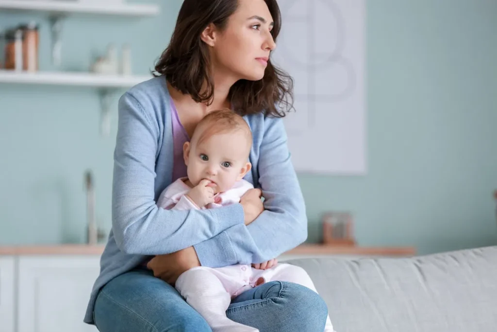 Scopri l'importanza del supporto per le neomamme nel post-partum: prevenire la solitudine, valorizzare l’istinto materno e costruire reti di sostegno per un puerperio sereno e consapevole