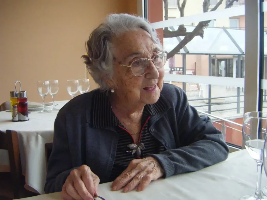 La vita di Maria Branyas Morera dimostra che la longevità straordinaria non è solo una questione di fortuna genetica, ma anche di scelte consapevoli e di un atteggiamento positivo verso la vita