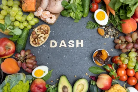 La dieta DASH rappresenta oggi uno dei modelli alimentari più solidi e supportati da prove cliniche per la prevenzione e il controllo dell’ipertensione