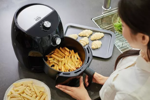 Guida completa su cibi da evitare nella friggitrice ad aria, che rimane un elettrodomestico versatile e pratico, in grado di velocizzare la preparazione di molti piatti